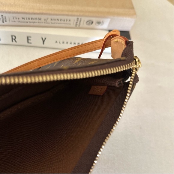 Louis Vuitton Pouchette with Key Holder - Picture 8 of 8